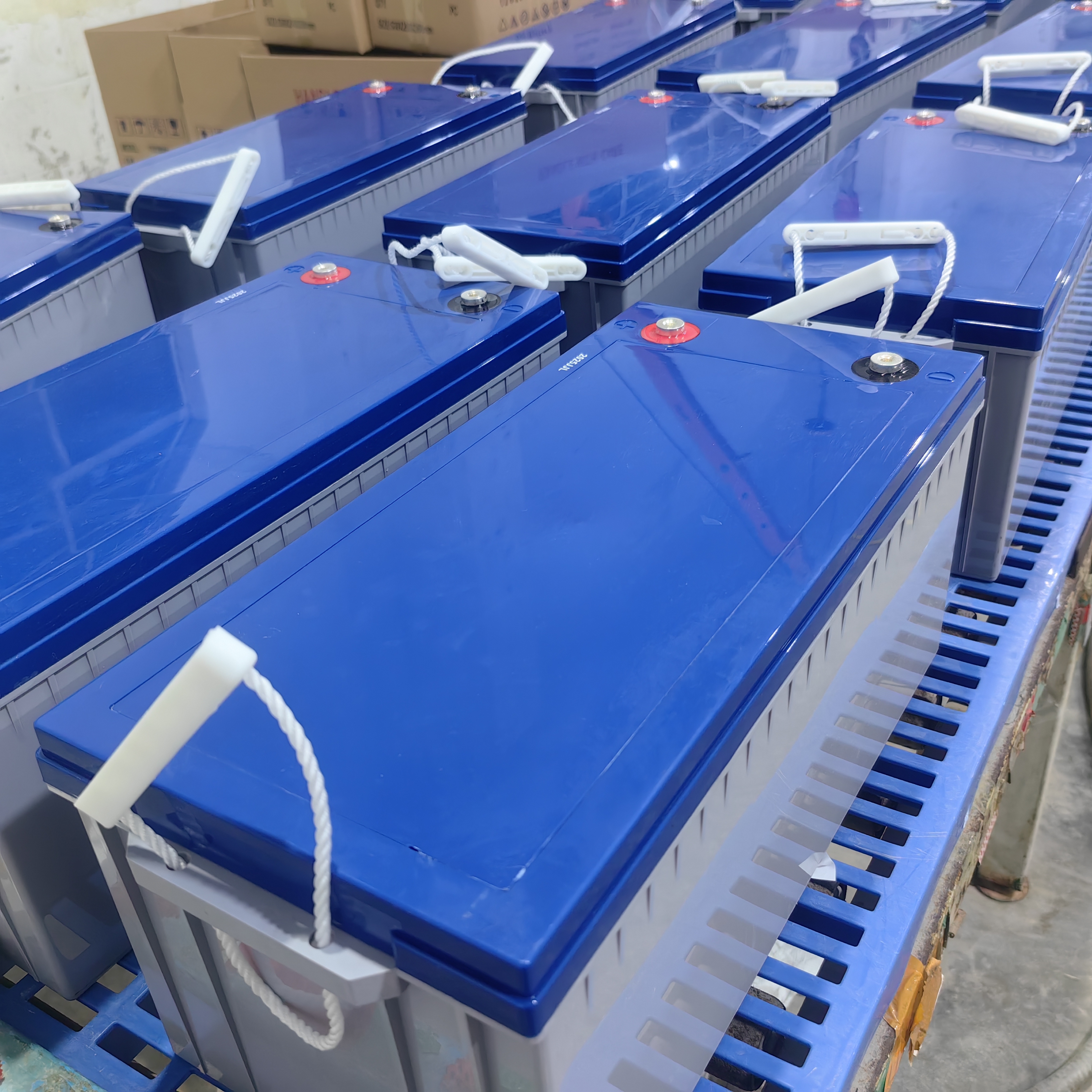 Промышленная конструкция сопротивления экстремальной температуры батареи солнечного геля ранга 12В200АХ Прочная конструкция для деятельности в суровых условиях окружающей среды производства электроэнергии в отдаленных районах