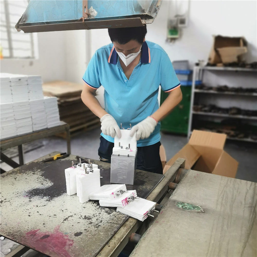 Китайская дешевая аккумуляторная батарея глубокого цикла с длительным сроком службы 2V2000Ah, солнечные гелевые батареи, типы батарей для солнечных панелей