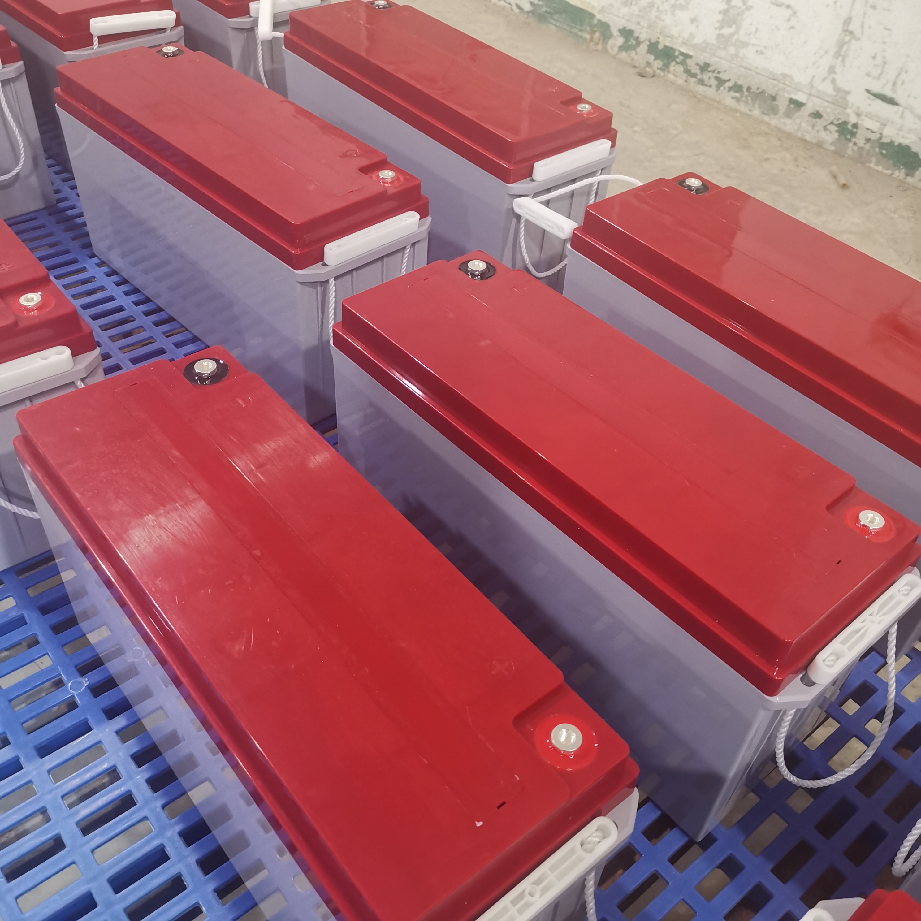 Высокопрочный свинцово-гелевый аккумулятор 12 В, 150 Ач, хранение солнечной энергии в пустыне, восстановление после глубокого разряда, надежное резервное копирование для центра обработки данных