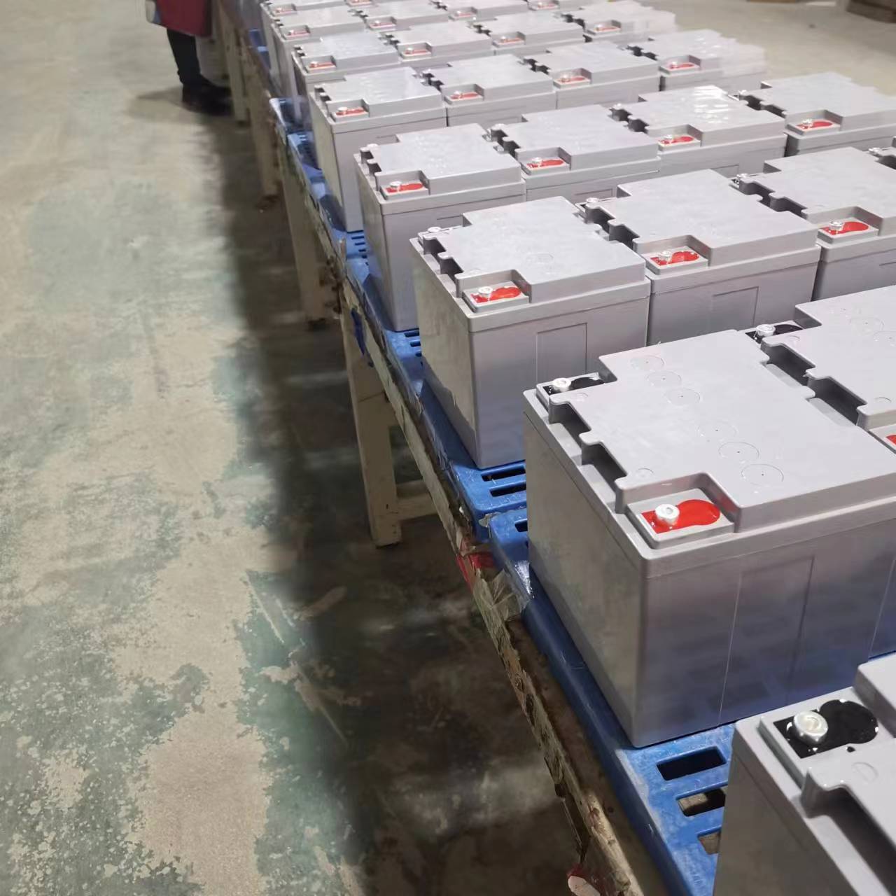 Заводская горячая цена продажи со скидкой, свинцово-кислотные солнечные аккумуляторы, 12 В, 40 Ач, перезаряжаемая необслуживаемая солнечная гелевая батарея