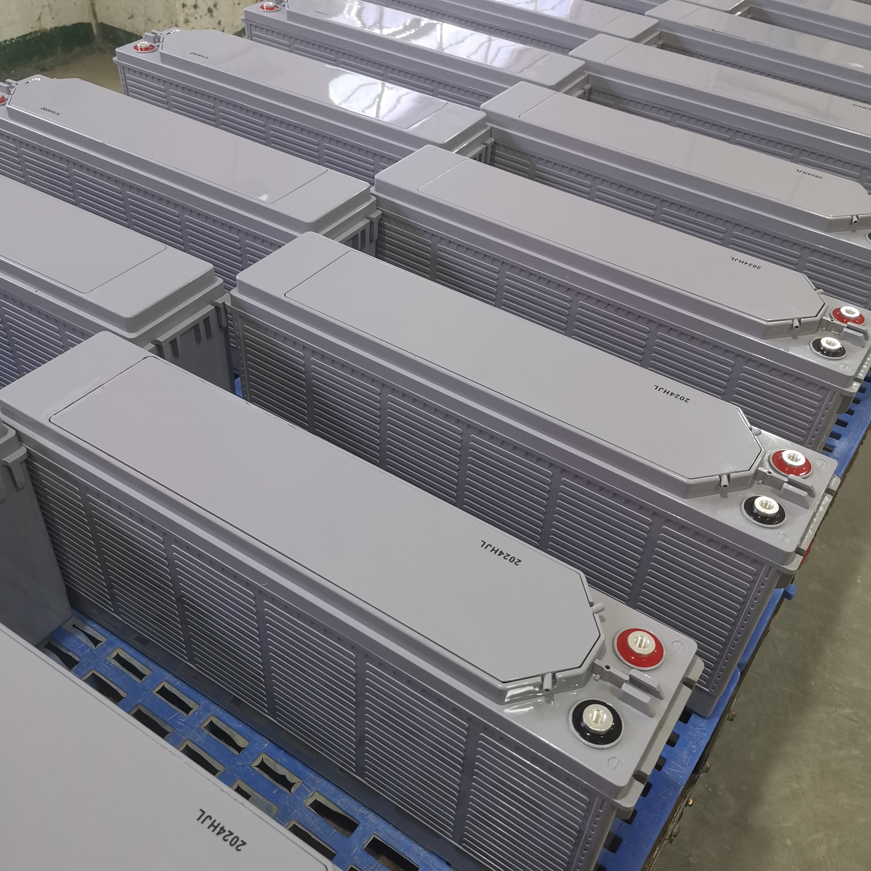 Солнечная аккумуляторная батарея глубокого цикла 12V100AhНеобслуживаемая передняя аккумуляторная батарея для резервного копирования