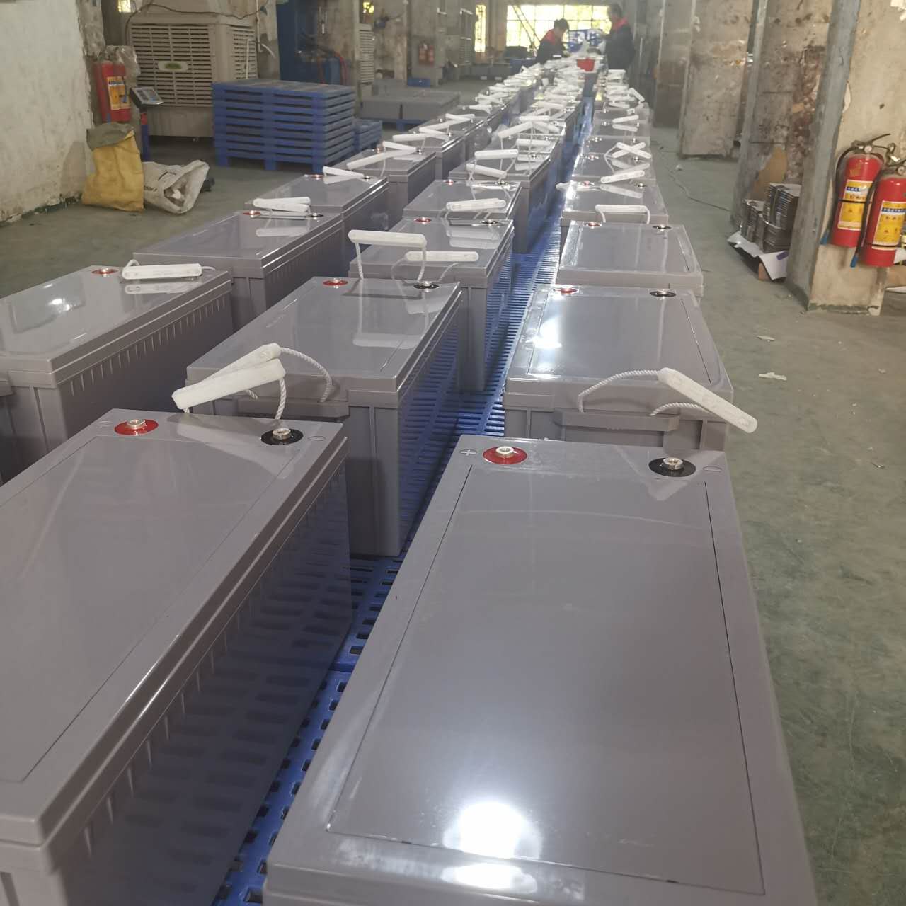 Свинцово-кислотная солнечная батарея имеет длительный срок службы: 3000 циклов, 12V200ah, аккумуляторная домашняя аккумуляторная батарея