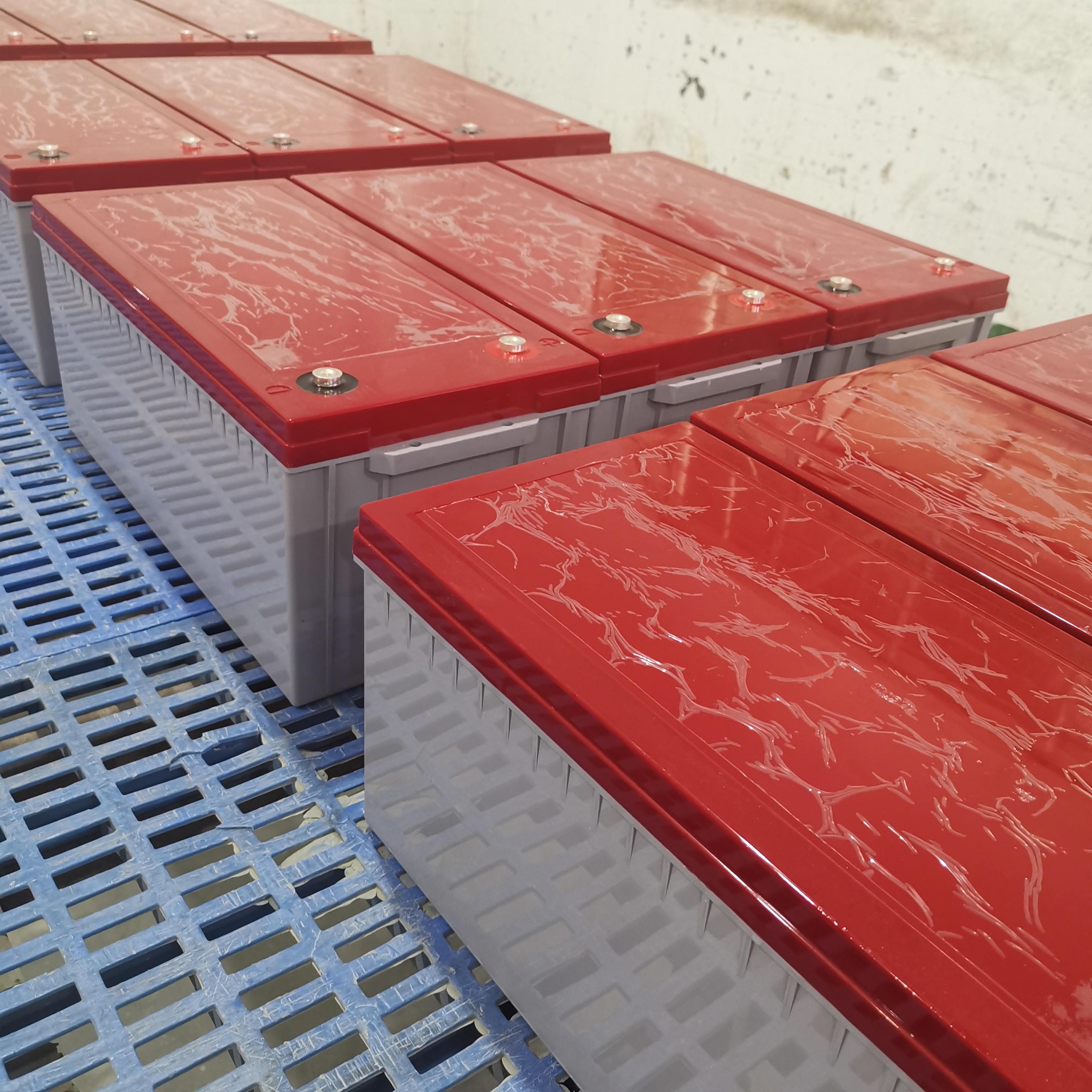 Гелевая аккумуляторная батарея емкостью 12 В, 200 Ач представляет собой идеальное сочетание высокопроизводительных и долговечных аккумуляторов.