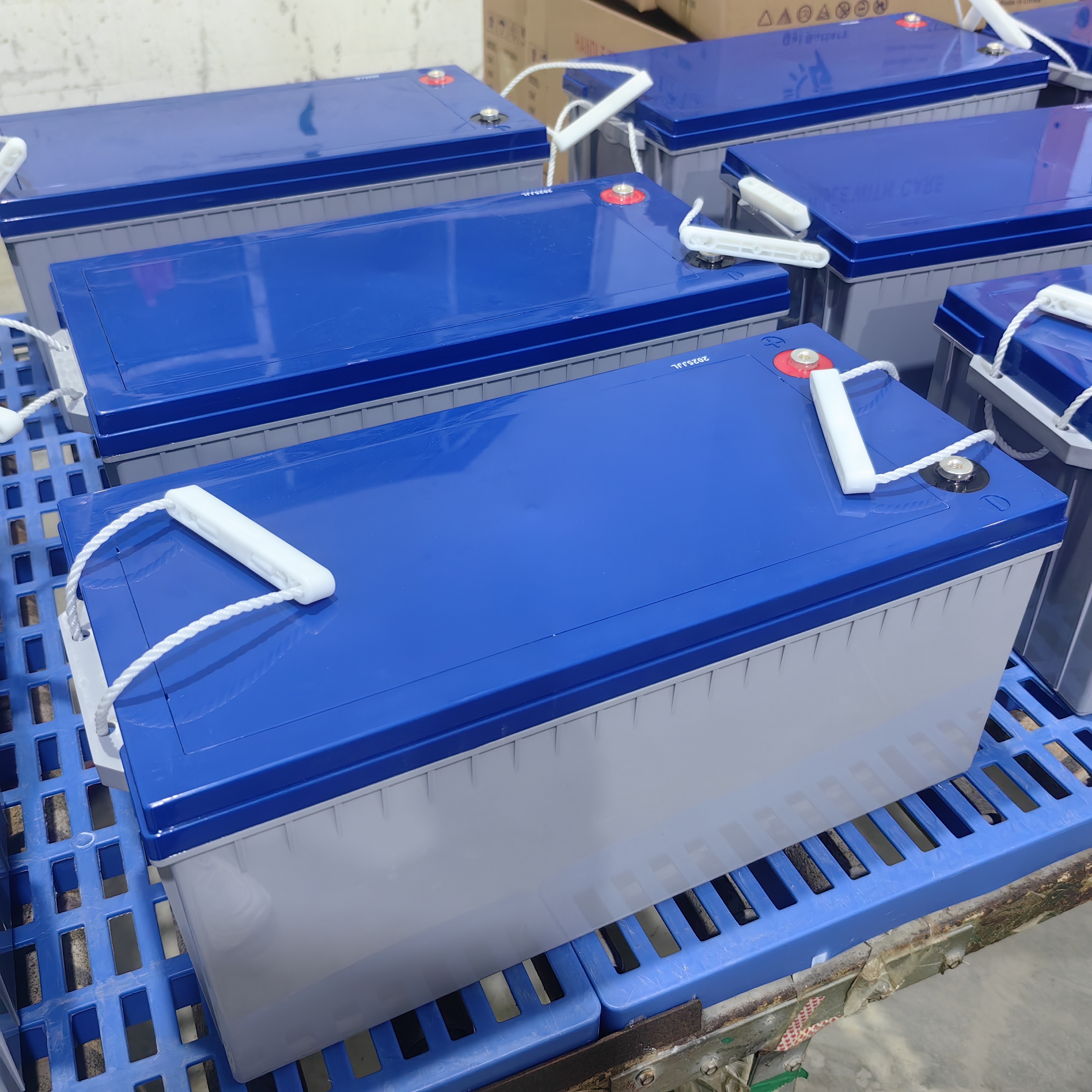 Промышленная конструкция сопротивления экстремальной температуры батареи солнечного геля ранга 12В200АХ Прочная конструкция для деятельности в суровых условиях окружающей среды производства электроэнергии в отдаленных районах