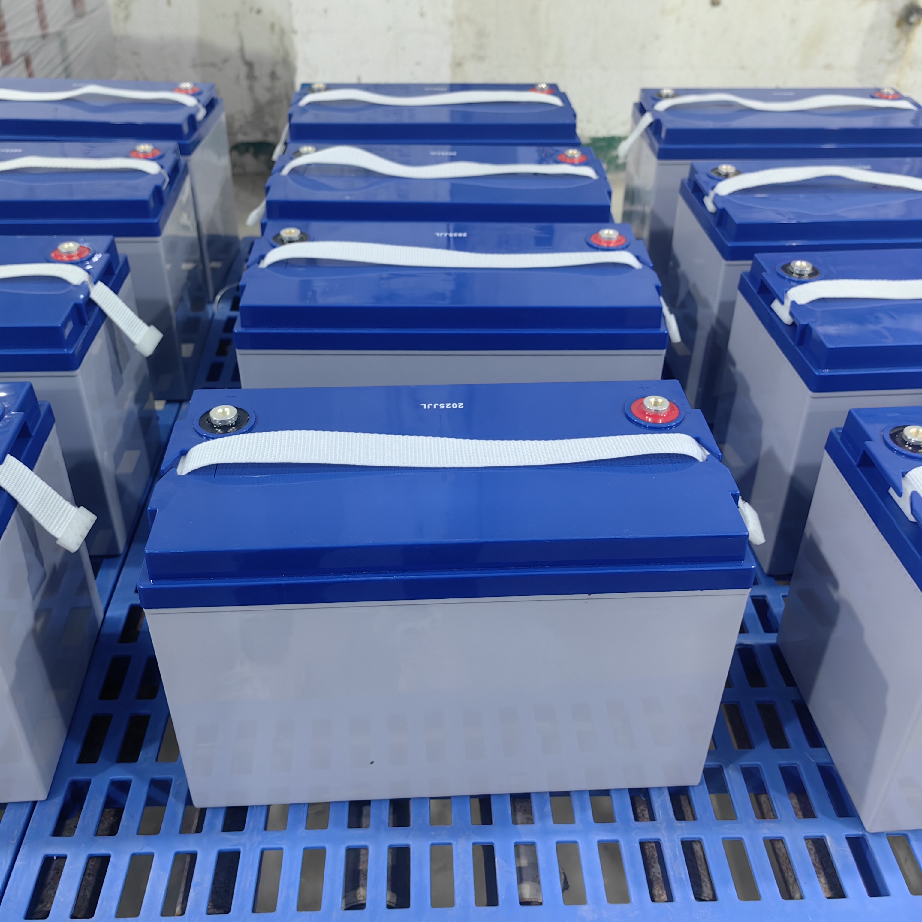 Гелевая батарея 12 В, 100 Ач, напрямую с завода, устойчивая к экстремальным погодным условиям для домашнего хранения солнечной энергии, принимаются индивидуальные настройки ODM