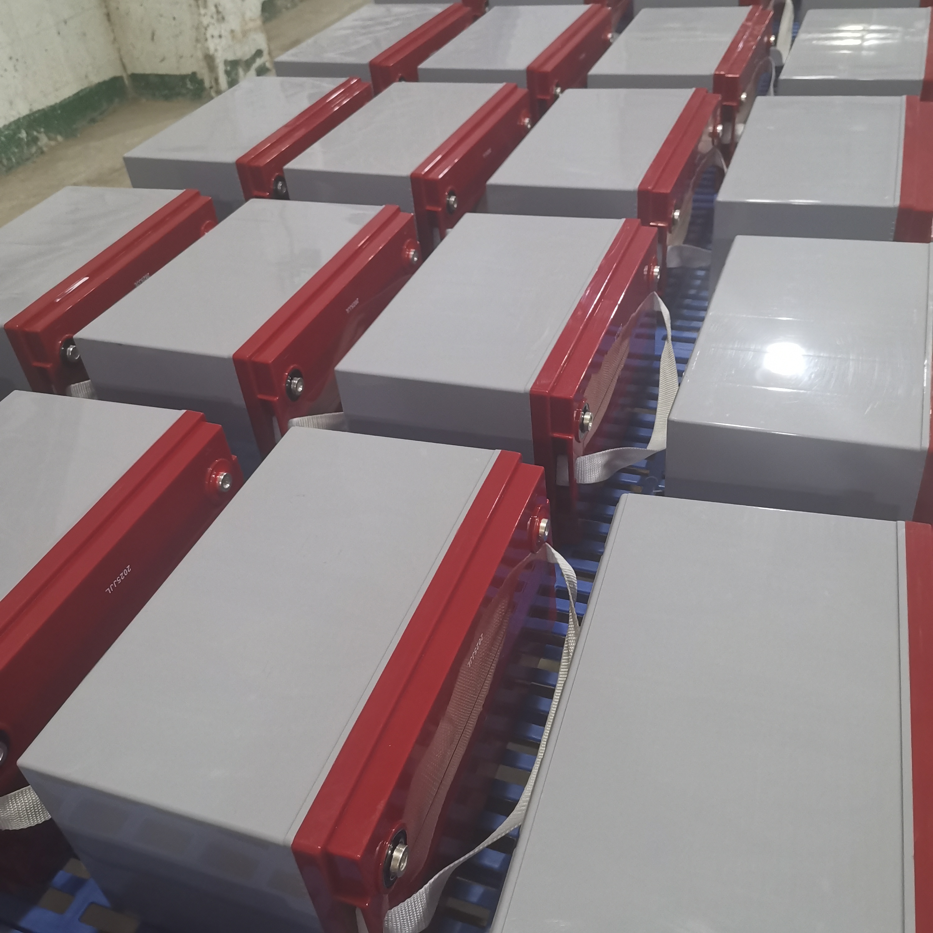 Гелевая батарея 12 В, 100 Ач, напрямую с завода, устойчивая к экстремальным погодным условиям для домашнего хранения солнечной энергии, принимаются индивидуальные настройки ODM