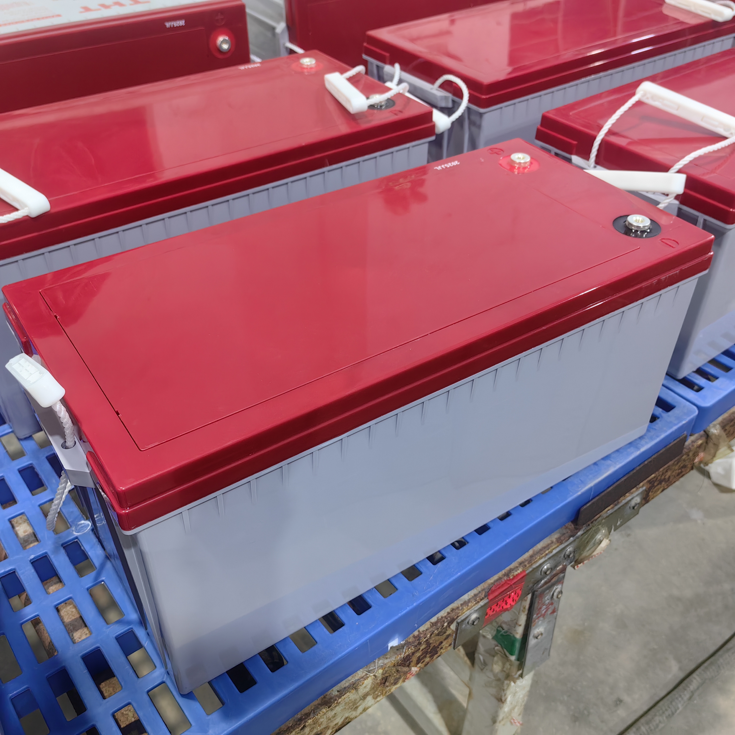  Гелевая солнечная батарея высокой плотности 12 В, 200 Ач — превосходное сохранение заряда и работа без обслуживания для жилых и автономных условий