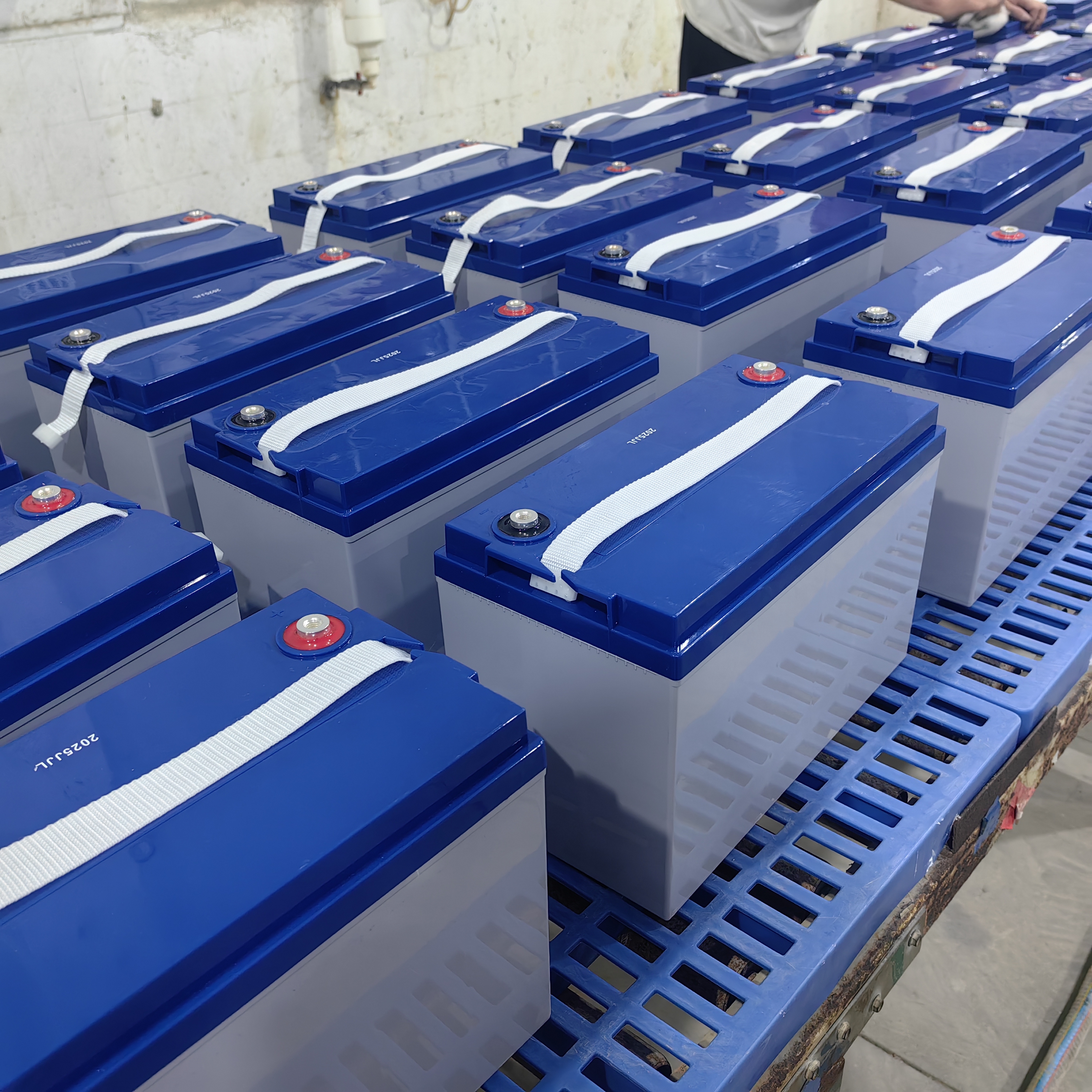 Солнечная гелевая батарея 12 В, 100 Ач напрямую с завода — свинцово-кислотная батарея глубокого цикла для солнечной системы, индивидуальный логотип и OEM/ODM.